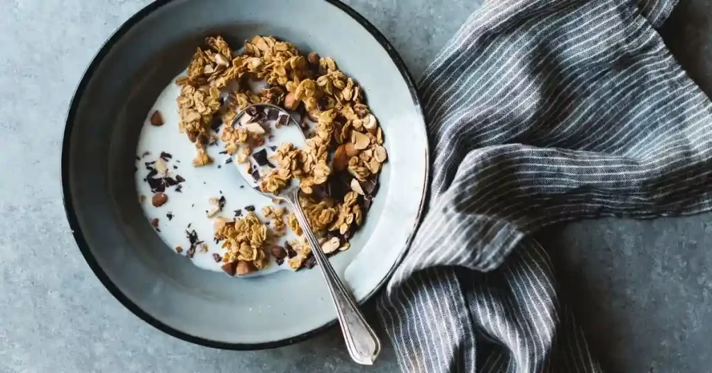 How Does Granola Contribute to a Healthy Brea..