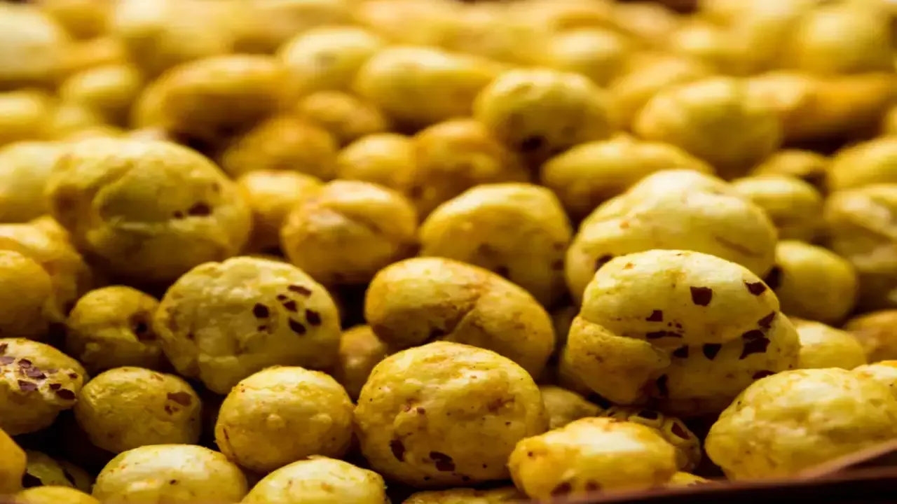 Balancing Indulgent Snacks with Nutritious Ch..