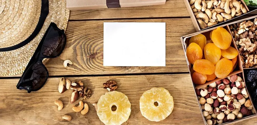 Snack Smart On the Go: A Guide to Healthy Tra..