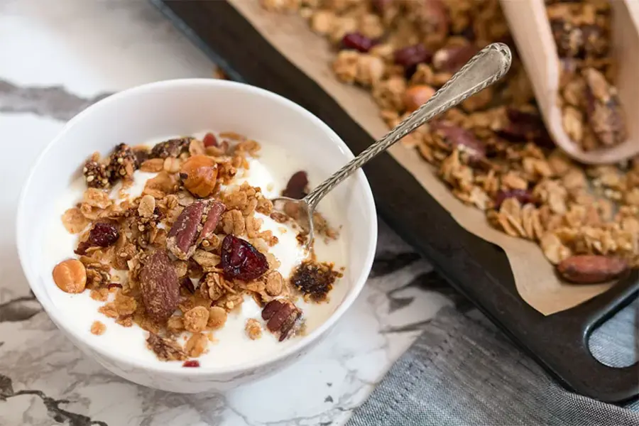 What makes granola a healthy breakfast or sna..