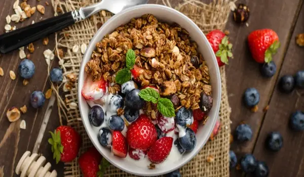 Why is Granola the Perfect Superfood for a He..