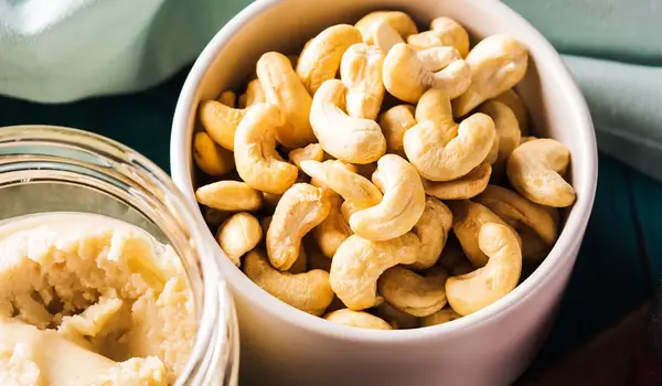Cashews: How Many Should You Eat in a Day?