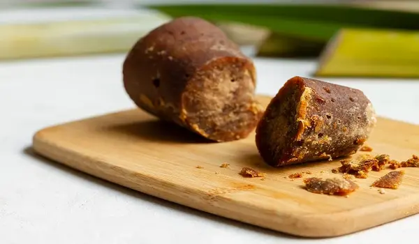 How can eating jaggery benefits improve diges..