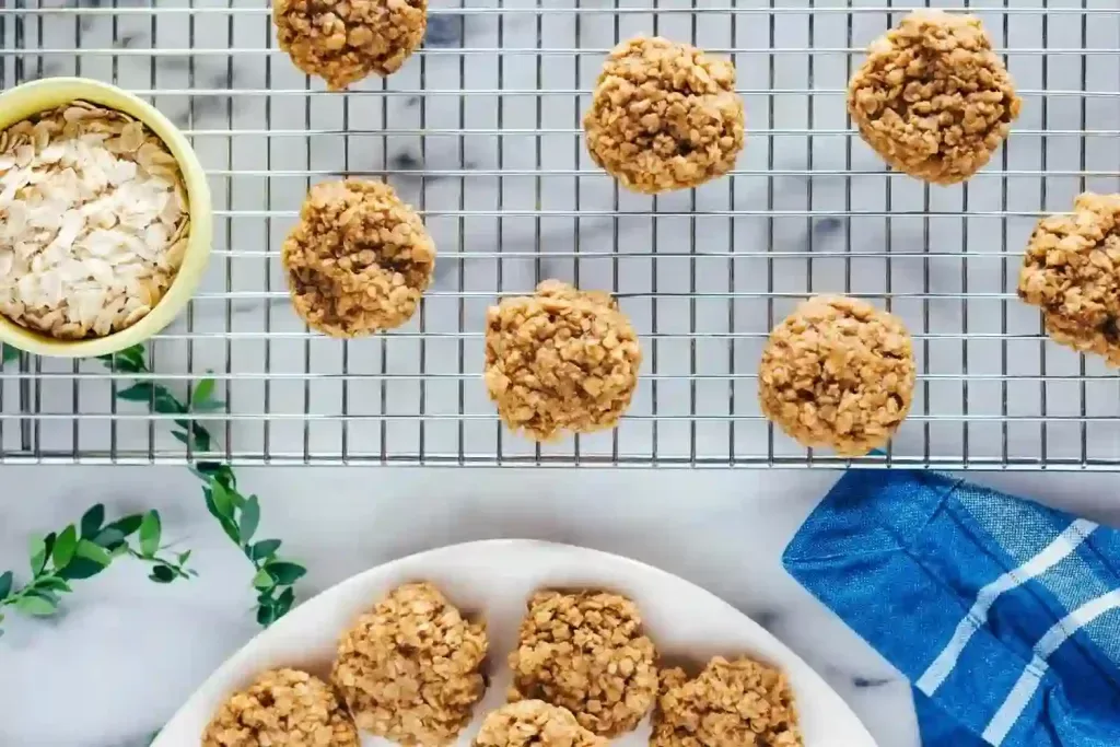What are some creative ways to incorporate oats into snacks and desserts?