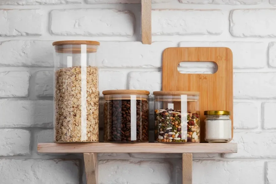 What are the ideal storage conditions to maintain the crunch and freshness of TFL original granola?