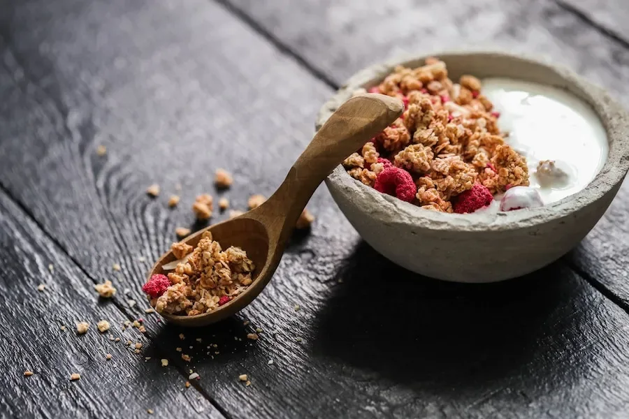 How does granola compare to other snacks in terms of sustained energy throughout the day?