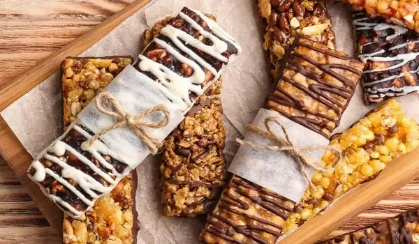 How Does Snacking Impact Mood and Focus During a Busy Day?